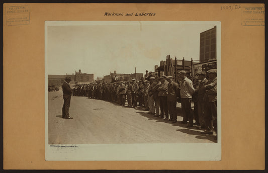 Art Print - Workmen and laborers - [Longshoremen being checked by foreman preparatory to unloading the Leviathan.]